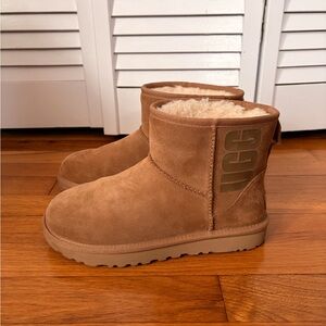 UGG Classic Mini Boot with Side Logo Chestnut Size 7
